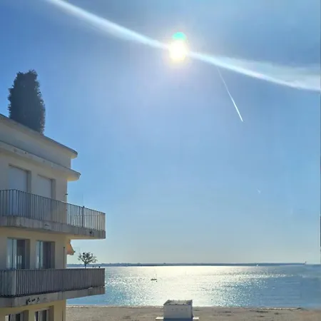 Beau Les Pieds Dans L'eau Apartment